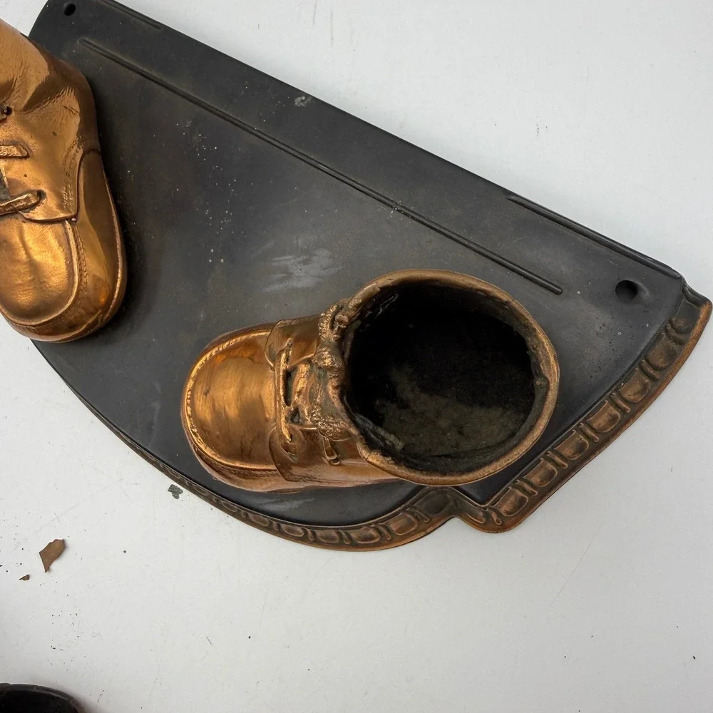 Vintage Bronzed Baby Shoes Keepsake Display Stand Set Copper Tone 6098 Decor